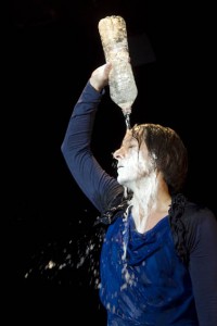Reto Kamberger inszeniert " Faust hat Hunger und verschluckt sich an einer Grete " im Theater unterm Dach, Premiere 21. April 2011.